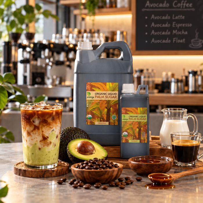 Kopi alpukat di café dengan gula aren cair Arenga, alpukat, espresso, dan susu